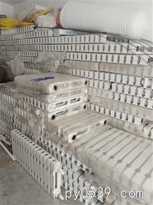 9.9成新铸铁暖气片